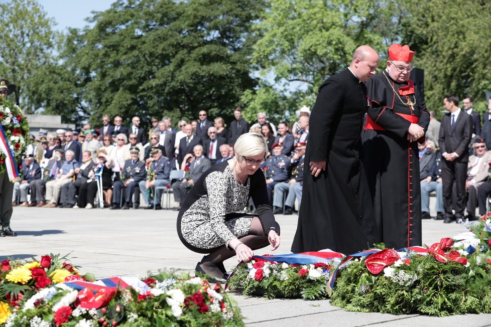 Pietní akce na Vítkově: Ministryně obrany Karla Šlechtová (8.5.2018)