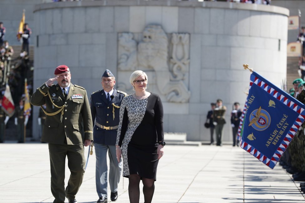 Pietní akce na Vítkově: Ministryně obrany Karla Šlechtová (8.5.2018)