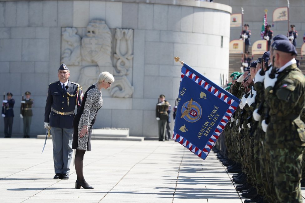 Pietní akce na Vítkově: Ministryně obrany Karla Šlechtová (8. 5. 2018)