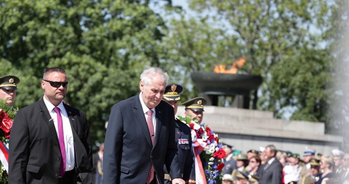 Miloš Zeman při pietě na Vítkově (8.5.2018)