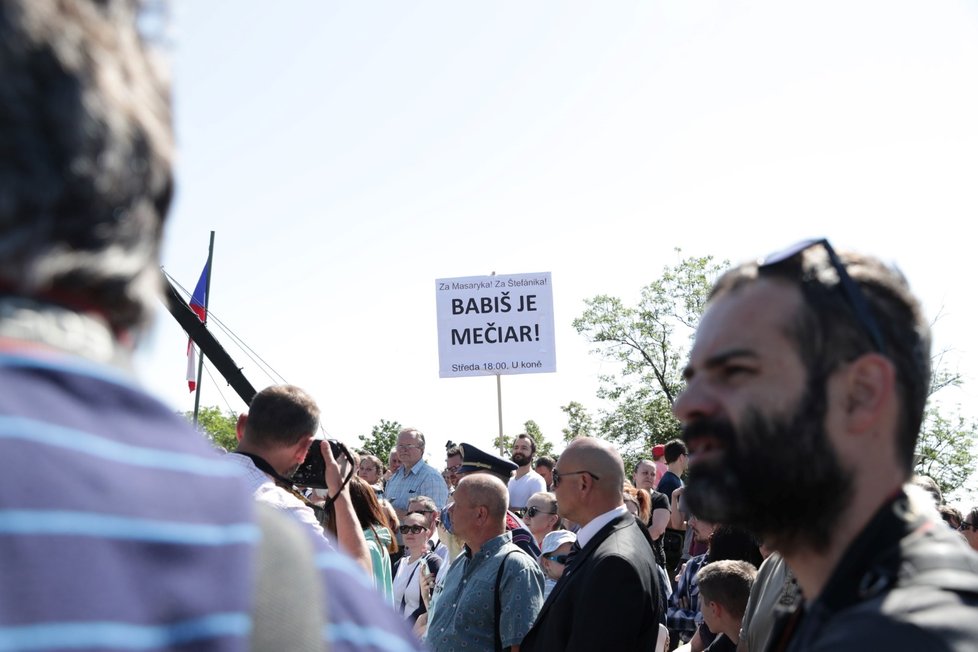 Pietní akce na Vítkově: Protest &#34;Babiš je Mečiar&#34; (8.5.2018)