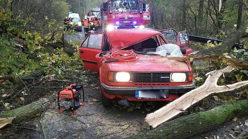 V Olomouckém kraji zůstávají po nedělní bouři škody.