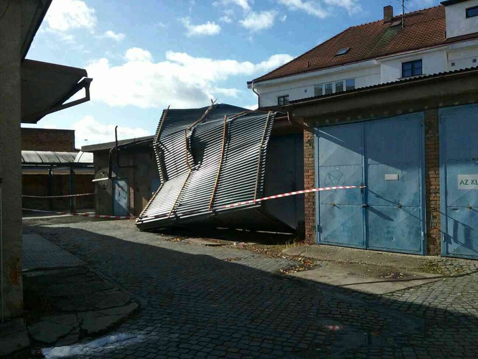 V Olomouckém kraji zůstávají po nedělní bouři škody.