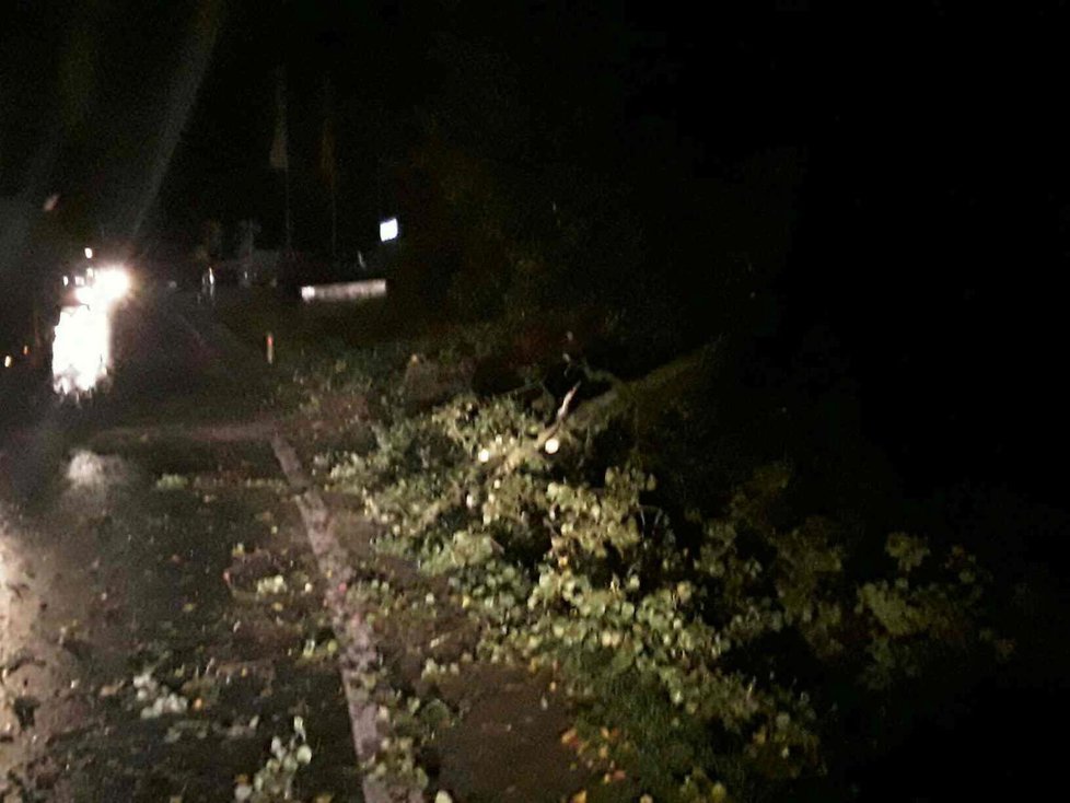 Noční zásah ahsičů kvůli silnému větru v Olomouckém kraji