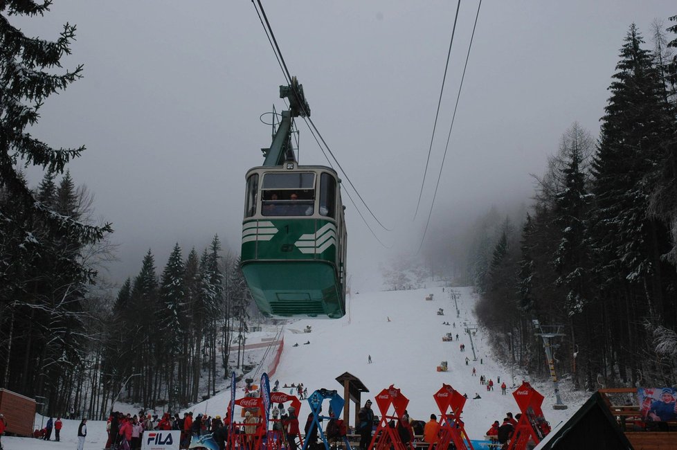 Dodržovat bezpečnost bychom měli jak na běžkách, tak na sjezdovkách.