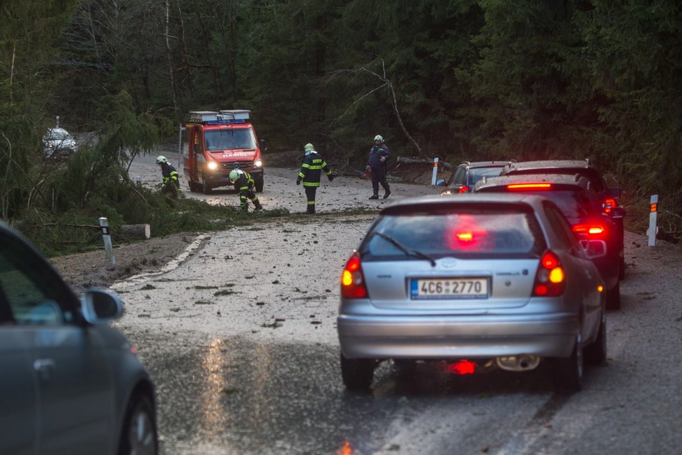 Orkán Eberhard řadí v Česku, statisíce lidí připravil o elektrický proud