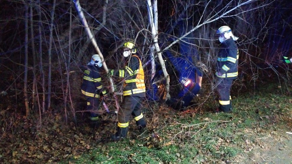 Hasiči na Pardubicku odstraňovali následky silného větru (6. 12. 2020)