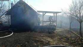 Část požárů trávy a lesních porostů, které jihomoravští hasiči po celou sobotu likvidovali, vznikla lidskou nedbalostí.