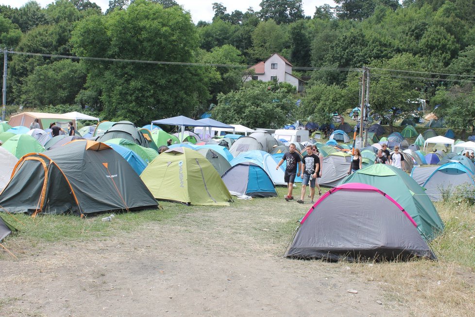 K incidentu došlo jen pár metrů od kempu u vstupu na festival.