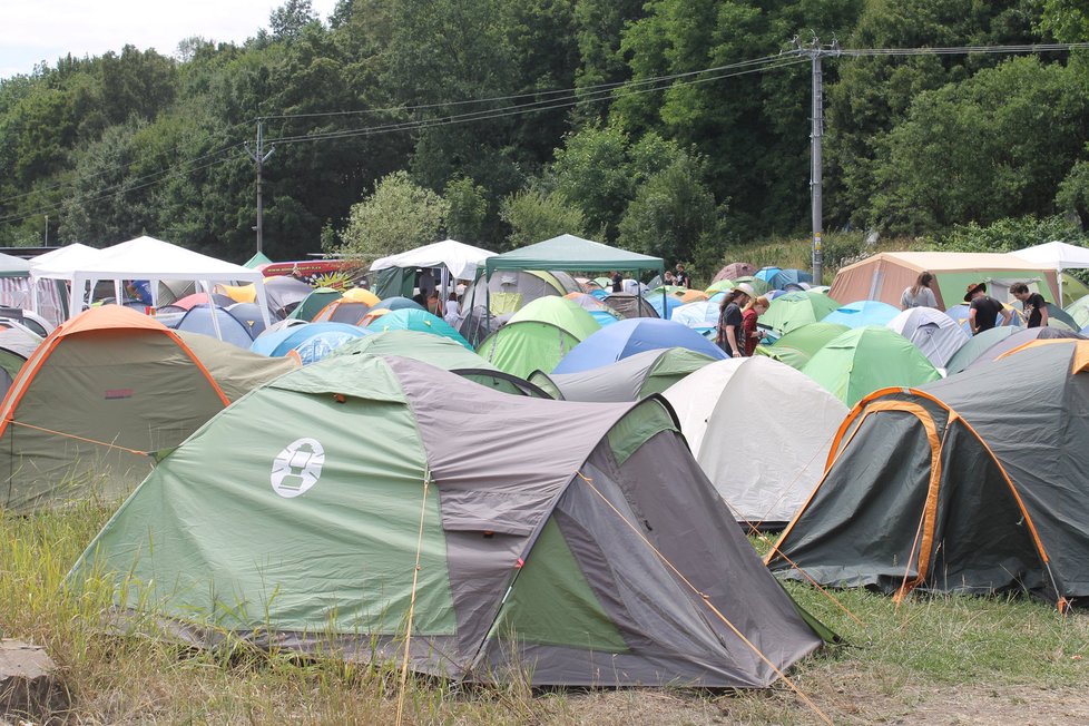 K incidentu došlo jen pár metrů od kempu u vstupu na festival.