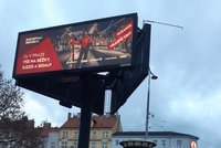 Nelegální billboard stojí v Libni už více než rok! Firma slíbila odstranění do konce března