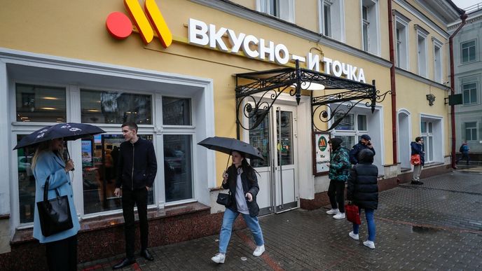 Řetězec Vkusno i točka nahradil v Rusku McDonald’s, který se ze země po začátku války na Ukrajině stáhl