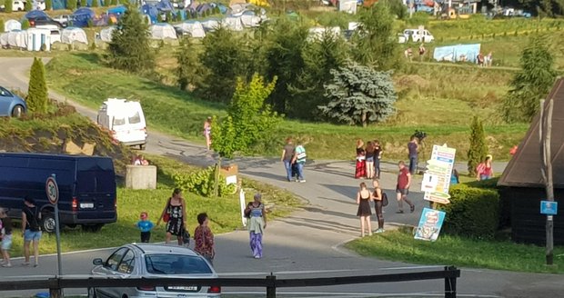 Očité svědectví tragédie na festivalu u Žďáru nad Sázavou: Jak se chlapec (†5) dostal pod kola vláčku