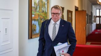 Superdávka stoupla, přesto řada lidí dostává méně peněz než dosud. Zlepšení má přijít až v říjnu Superdávka stoupla, přesto řada lidí dostává méně peněz než dosud. Zlepšení má přijít až v říjnu