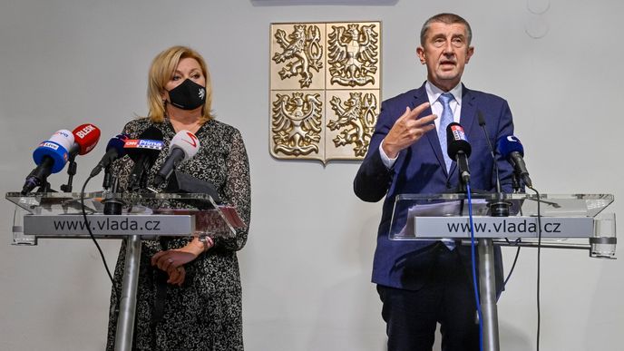 Vládní tiskovka k energiím a koronavirovým opatřením: Ministryně financí Alena Schillerová (ANO) a premiér Andrej Babiš (ANO) (20.10.2021)