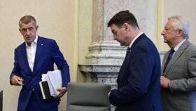 Jednání vlády: Andrej Babiš (ANO), Petr Macinka (Motoristé) a Jaromír Zůna (za SPD) (29.6.2026)
