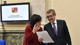 Andrej Babiš na vládě s ministryní financí Alenou Schillerovou