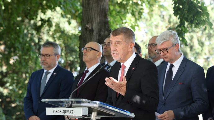Tiskovka vlády Andreje Babiše (ANO) k půl roku vládnutí (9.7.2026) Tiskovka vlády Andreje Babiše (ANO) k půl roku vládnutí (9.7.2026)