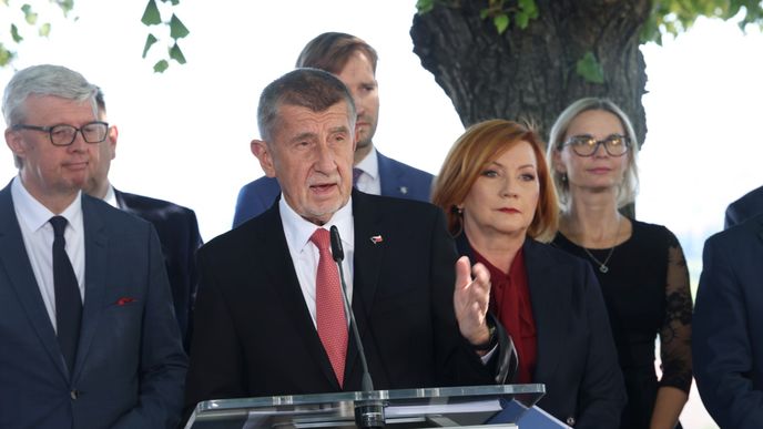 Tiskovka vlády Andreje Babiše (ANO) k půl roku vládnutí (9.7.2026) Tiskovka vlády Andreje Babiše (ANO) k půl roku vládnutí (9.7.2026)