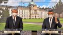 Ministr dopravy průmyslu a obchodu Karel Havlíček (ANO) a premiér Andrej Babiš (ANO) na tiskové konferenci po jednání vlády ohledně dalších opatření proti epidemii koronaviru (21.10.2020)