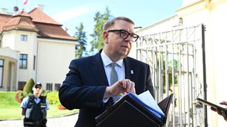 Odbory žádají růst platů o osm procent. Juchelka slibuje zvýšení, žádná čísla ale neprozradil Odbory žádají růst platů o osm procent. Juchelka slibuje zvýšení, žádná čísla ale neprozradil