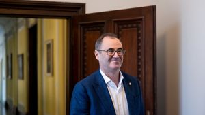 Ministr-dobrodruh: Rakety z Dubaje vyhnaly i Šťastného. Po komplikované cestě je v Praze Ministr-dobrodruh: Rakety z Dubaje vyhnaly i Šťastného. Po komplikované cestě je v Praze