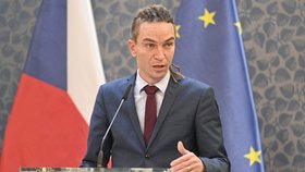 Ministr pro místní rozvoj Ivan Bartoš na tiskové konferenci po schůzi vlády v Praze (23. 2. 2022)