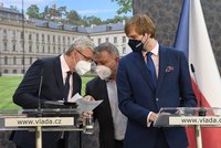 Víc lidí v obchodech i na kultuře: Vláda povolí i živou hudbu v klubech a popcorn v kině