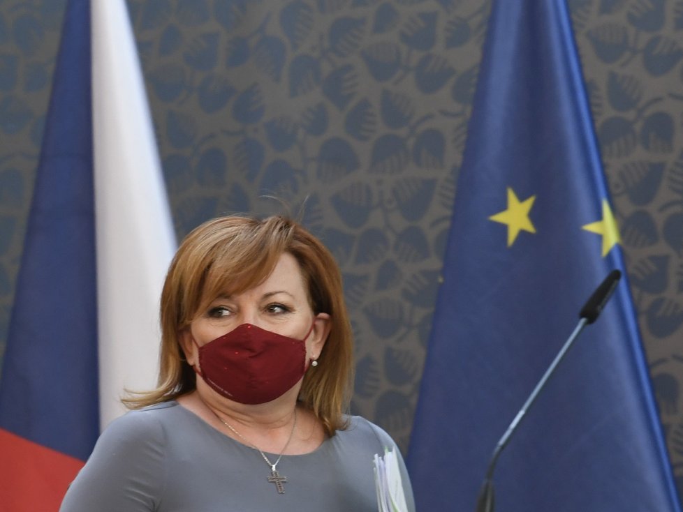 Ministryně financí Alena Schillerová vystoupila v Praze na tiskové konferenci po jednání vlády (14. 6. 2021)