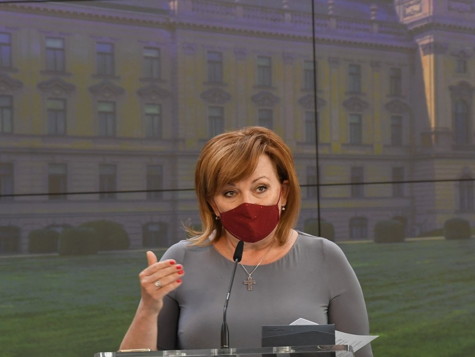 Ministryně financí Alena Schillerová vystoupila v Praze na tiskové konferenci po jednání vlády (14. 6. 2021).