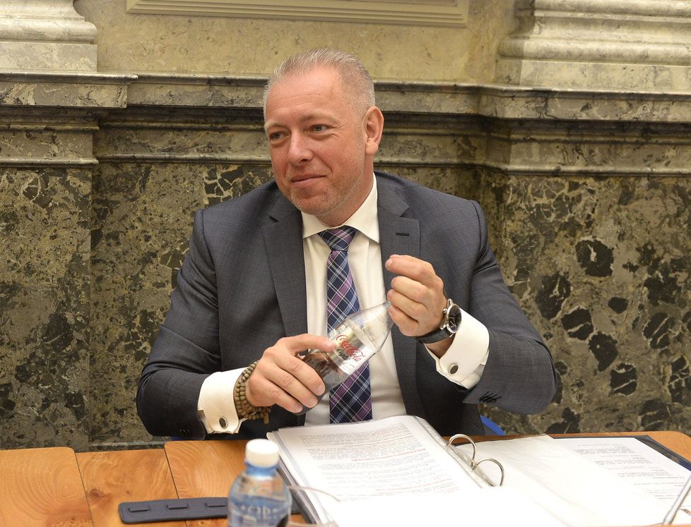 Ministr vnitra Milan Chovanec během jednání vlády
