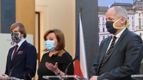 (zleva): Ministr zdravotnictví Adam Vojtěch (za ANO), ministryně financí Alena Schillerová (za ANO) a náměstek ministra zdravotnictví Roman Prymula (20.4.2020)