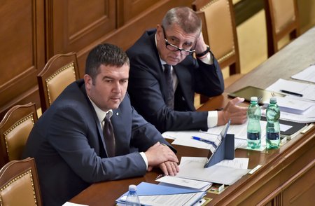 Andrej Babiš a Jan Hamáček během jednání Sněmovny o důvěře vládě.