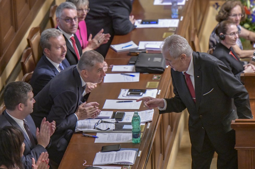 Miloš Zeman a Andrej Babiš během jednání Sněmovny o důvěře vládě (11. 7. 2018)