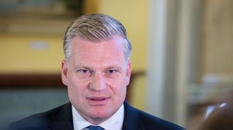 Turek chce zrekonstruovat Červenému kancelář. Zavede mu tam elektřinu, dveře a sledovací zařízení Turek chce zrekonstruovat Červenému kancelář. Zavede mu tam elektřinu, dveře a sledovací zařízení