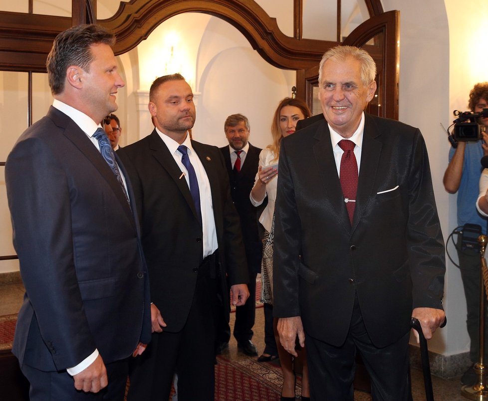 Prezident Miloš Zeman odchází z Poslanecké sněmovny, kde podpořil menšinový kabinet Andreje Babiše a ČSSD.