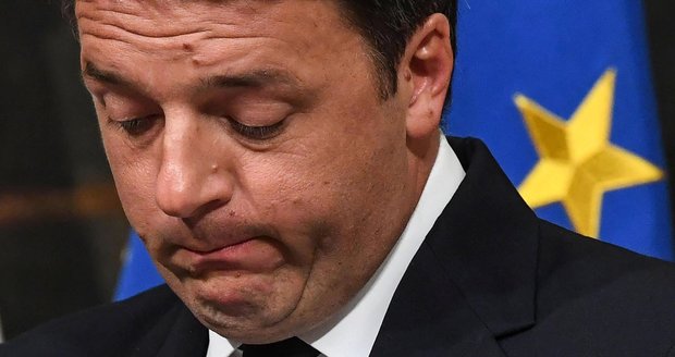 Italský premiér Renzi končí. Lidé drtivě odmítli v referendu změnu ústavy