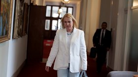 Jednání vlády: Ministryně obrany Jana Černochová. (16.7.2025)