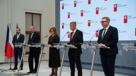 Jednání vlády: Ministr Jeroným Tejc, vicepremierka Alena Schillerova, premiér Andrej Babiš a ministr práce a soc. věcí Aleš Juchelka (8.5.2026)