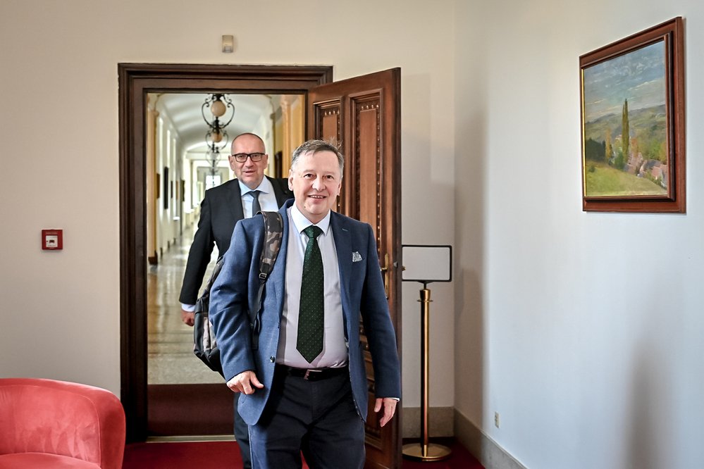 Ministr pro evropské záležitosti M. Bek a ministr školství Vladimír Balaš na jednání vlády, 31. srpna 2022.