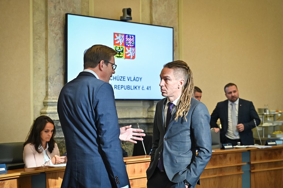 Jednání vlády: Ministr dopravy Martin Kupka (ODS) a ministr pro místní rozvoj Ivan Bartoš (19.10.2022)