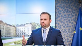 Ministr práce a sociálních věcí Marián Jurečka po jednání vlády, 31. srpna 2022.