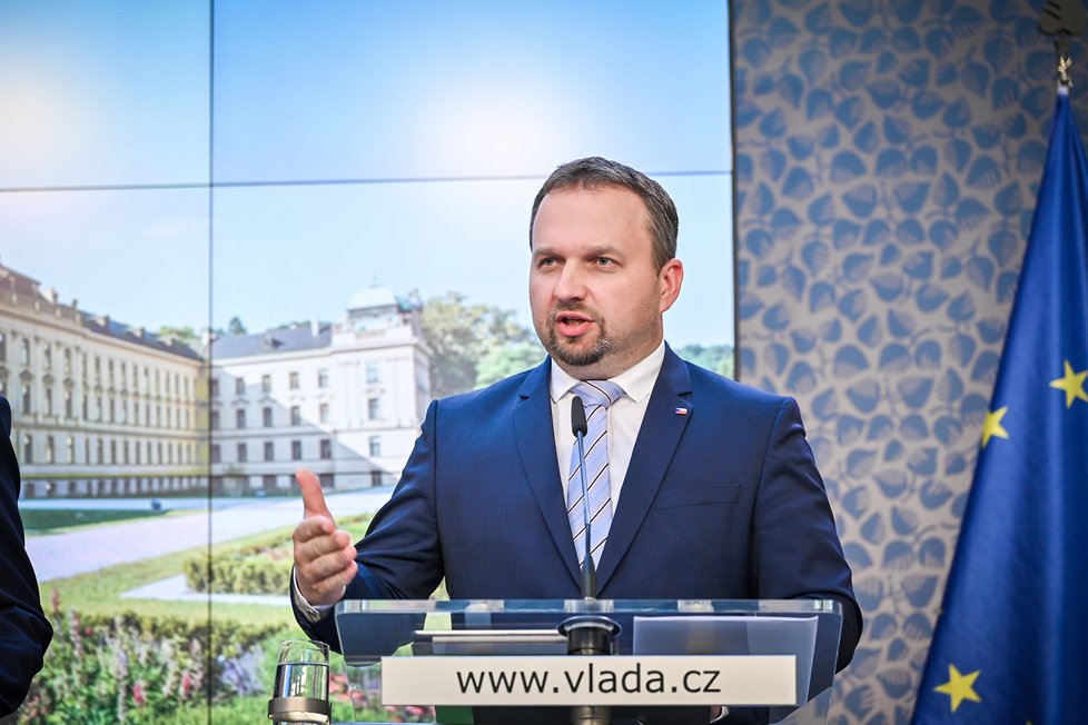 Ministr práce a sociálních věcí Marián Jurečka po jednání vlády, 31. srpna 2022.