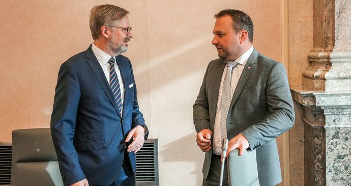 Jednání vlády: Premiér Petr Fiala (ODS) a ministr práce a sociálních věcí Marian Jurečka (KDU-ČSL) (2.11.2022)