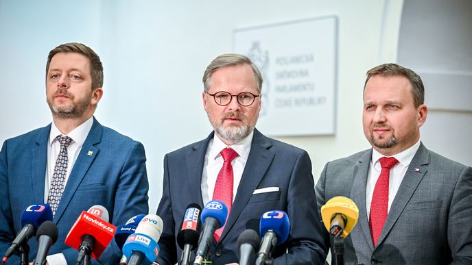 Tisková konference po jednání vlády: Ministr vnitra Vít Rakušan (STAN), premiér Petr Fiala (ODS) a ministr práce a sociálních věcí Marian Jurečka (KDU-ČSL)