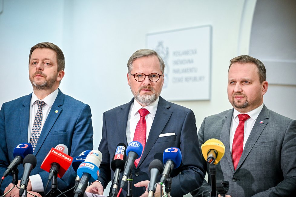 Jednání vlády: Ministr vnitra Vít Rakušan (STAN), premiér Petr Fiala (ODS) a ministr práce a sociálních věcí Marian Jurečka (KDU-ČSL) (01.03.2023)