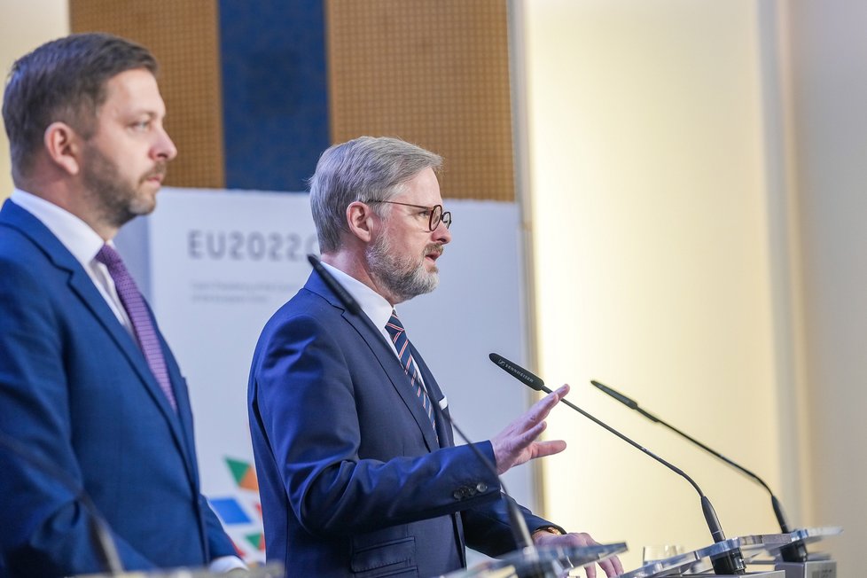 Jednání vlády: Ministr vnitra Vít Rakušan (STAN) a premiér Petr Fiala (ODS) (2.11.2022)