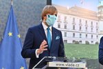 Ministr zdravotnictví Adam Vojtěch (za ANO) po jednání vlády (27. 4. 2020)