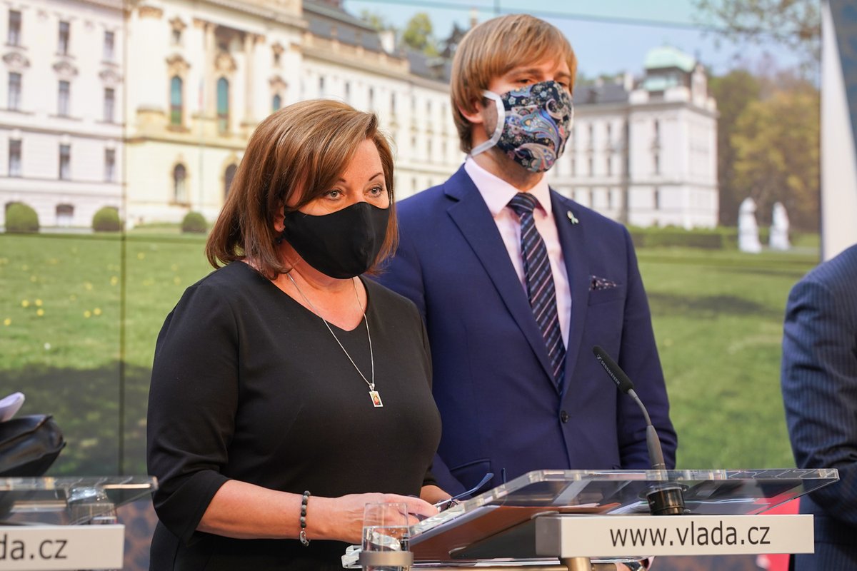 Vláda o koronaviru: Alena Schillerová a Adam Vojtěch (24.4.2020)