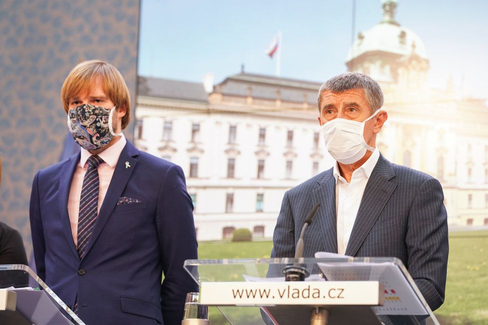 Vláda o koronaviru: Adam Vojtěch a Andrej Babiš (24. 4. 2020)